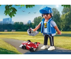 PM70561 Мальчик с игрушечной машиной